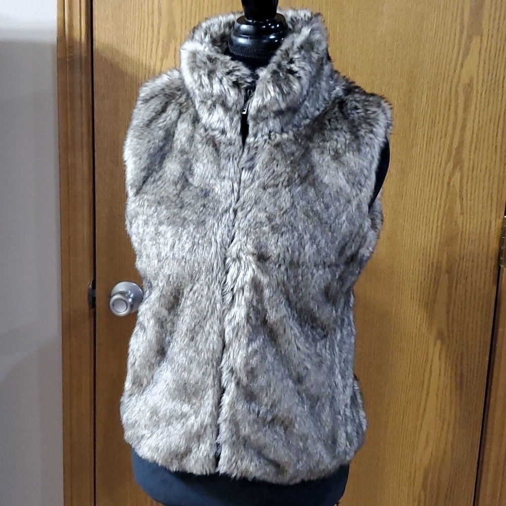 Banana republic faux fur soft tan grey full zip vest
